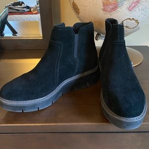 Clarks Airabell Zip Bootie